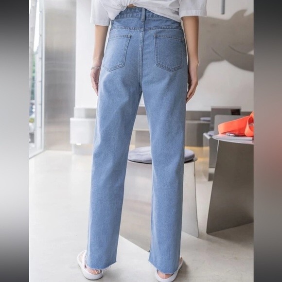 Dazy SHEIN Zipper Fly Raw Hem Straight Leg Jeans Size Small - Picture 4 of 8